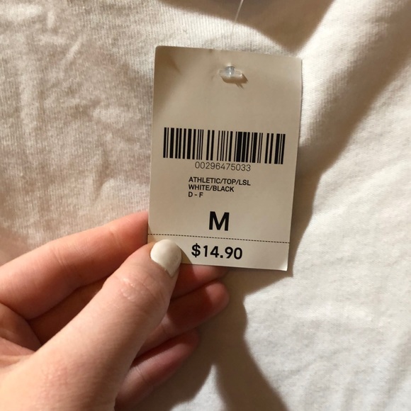 (LAST CHANCE) FOREVER 21 • Cropped Long Sleeve Top - Picture 6 of 7